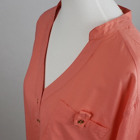 Hester & Orchard V-neck Button Down Top - Picture 2 of 10
